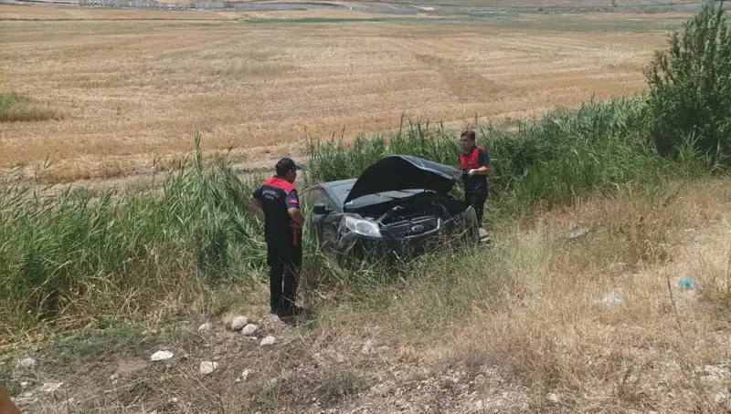 Şarampole Uçan Otomobilin İçindeki İki Kişi Yaralandı, Detaylar Şok Edici!