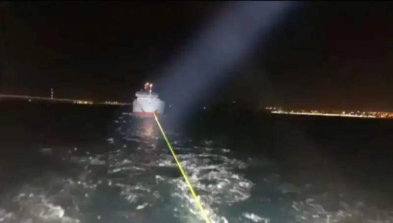 Çanakkale Boğazı'nda Gemi Arızası: Deniz Trafiğinde Büyük Kriz