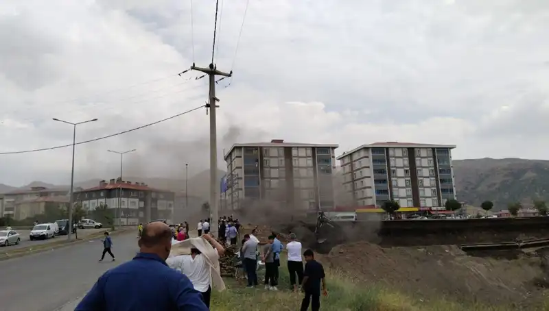 Bitlis'te Doğalgaz Hattında Yaşanan Patlama, Şehirde Panik Yarattı!
