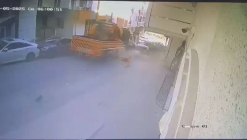 Kontrolden Çıkan Vinç Korku Dolu Anlar Yaratıp 23 Araca Çarptı