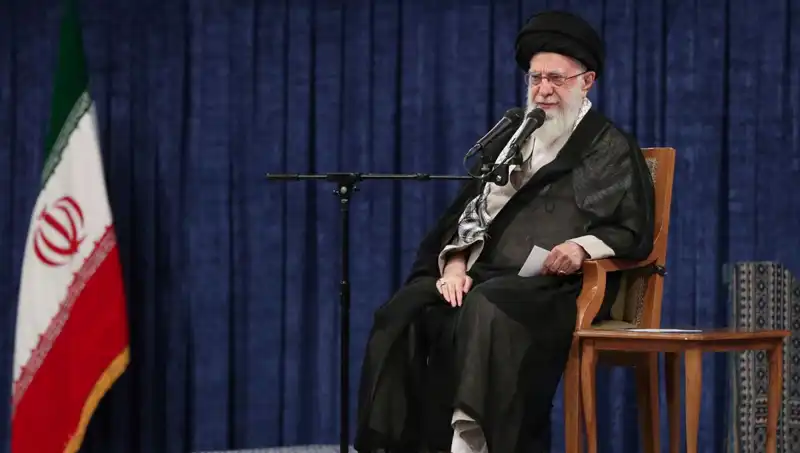 ABD'ye Hamaney'den Sert Mesaj: Uranyum Zenginleştirme Devam Edecek!