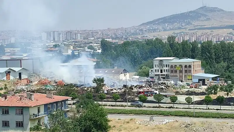 Otluk Alanda Yangın: Depo Tamamen Küle Döndü, Nedenleri Araştırılıyor!