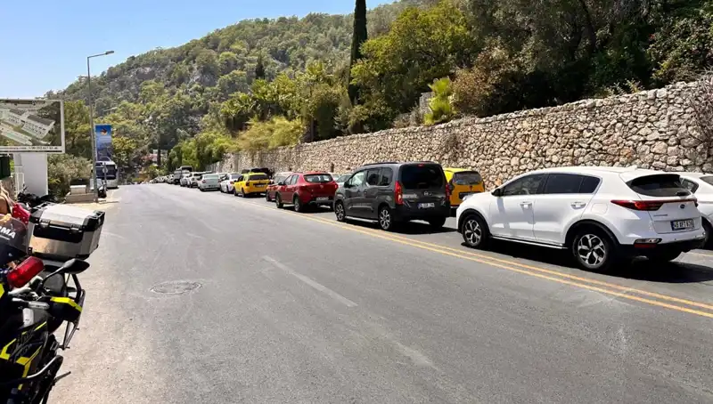 Fethiye-Ölüdeniz Yolunda Tatilci Yoğunluğu: Kuyruklar Uzadı, Keyifler Kaçtı!