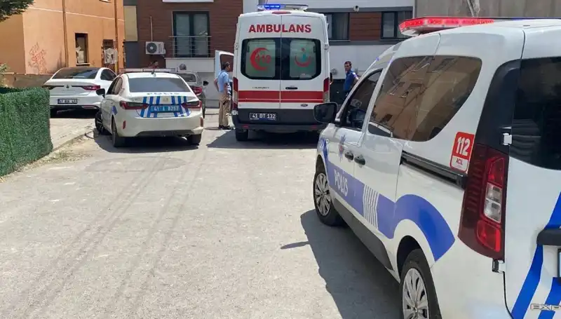 Bıçaklı Kavgada Kardeşler Ve Polis Yaralandı: Olayın Sırrı Ne?