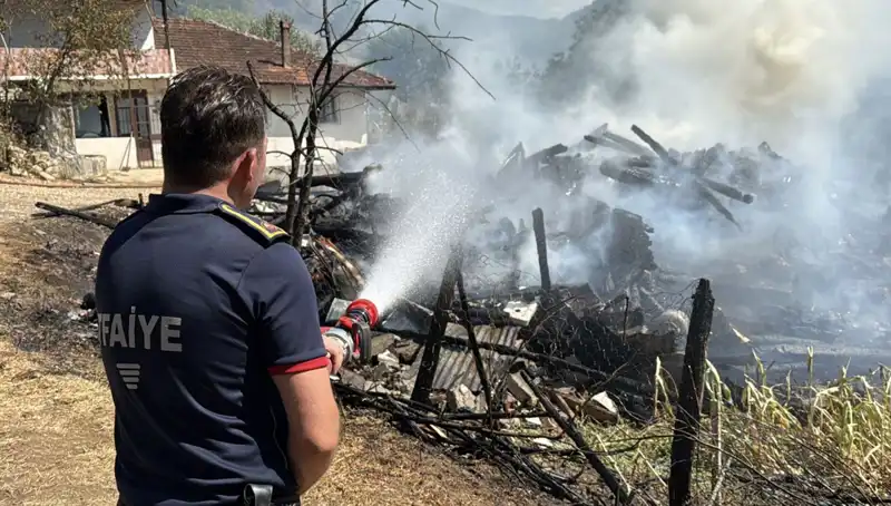 Evde Çıkan Yangın Savaşına Ormanda Yeni Bir Tehdit Eklendi!