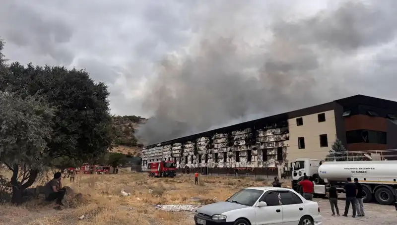 Kayseri'deki Mobilya Fabrikasında Korkutan Yangın: Geri Dönüşüm Fırsatları Tehlikede!