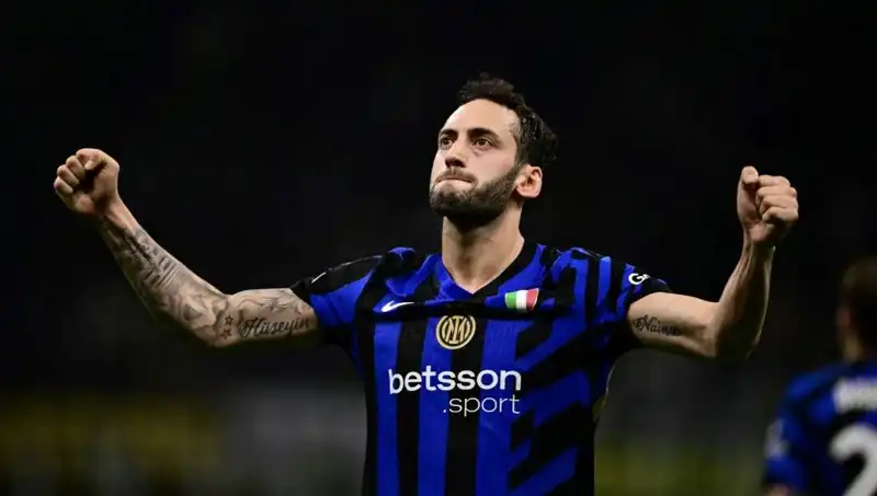 Hakan Tatilde, Inter Onun İçin Sabırsızlanıyor: Menajeriyle İstanbul'da Son Dakika Görüşmesi