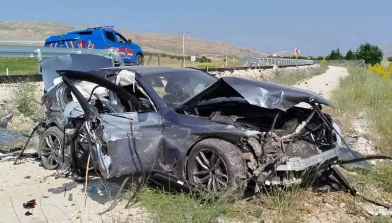 Sivas'ta İki Farklı Trafik Kazası: 9 Yaralı ve Yoğun Gündem