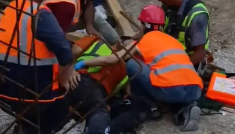 Adana'da İnşaat Kazası: İki İşçi Yaralandı!