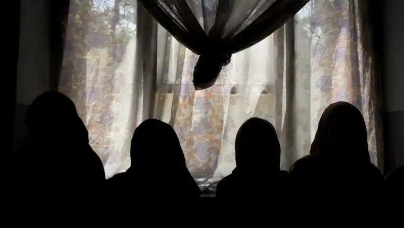 Taliban, Kadın Yazarların Kitaplarını Yasaklayarak Seslerini Susturuyor