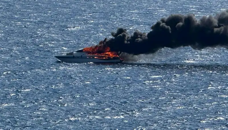 İzmir'de Uçucu Yangın: Motoryat Kullanılamaz Hale Geldi!