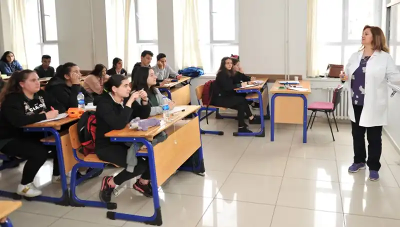 2025 MEB Lise Kayıt Tarihleri: LGS Liselere Başvuru Süreci Nasıl İşleyecek?