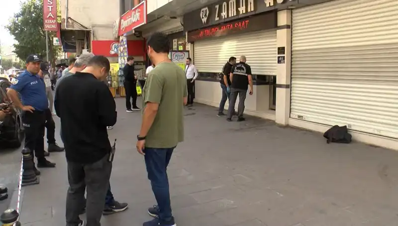 Güpegündüz Cadde Ortasında Kuyumcu Soyulması: Gözlerinizi Altın Yüzükten Çekemeyecek!