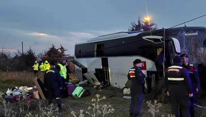 Çanakkale'de Şok Edici Otobüs Kazası: Kontrolden Çıkan Araç Şarampole Uçtu