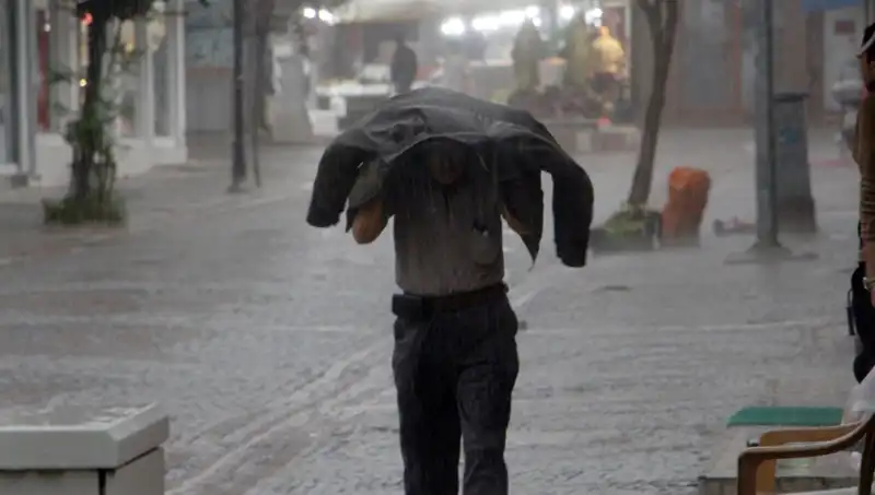 Ülkemizde 25 İlde Kuvvetli Sağanak Uyarısı: Sarı Kodlu Önlem Alın!