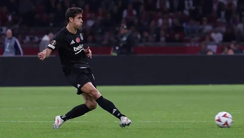 Beşiktaş'ta Derbi Öncesi Stoper Hattında İki Kötü Haber Şoku!