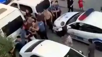 Sosyal Medya Tartışması Sokaklarda Korkunç Bir Kavga Çıkardı