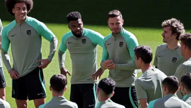 Türkiye'de Futbol Kariyerine Devam Edecek Yıldız Oyuncu Kim?