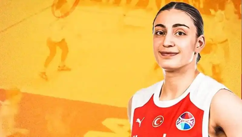 Galatasaray'dan Çarpıcı Tazeleme: Üç Yıldızla Sözleşme Uzatıldı!