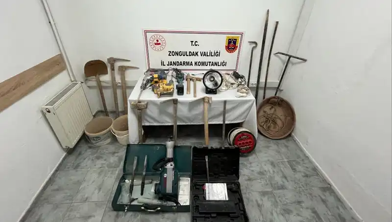 Çaycuma’da Kaçak Kazı Operasyonu: 5 Kişi Suçüstü Yakalandı!