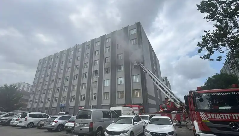 Çorap İmalathanesinde Duvardan Yükselen Alevler: Yangın Panik Yarattı