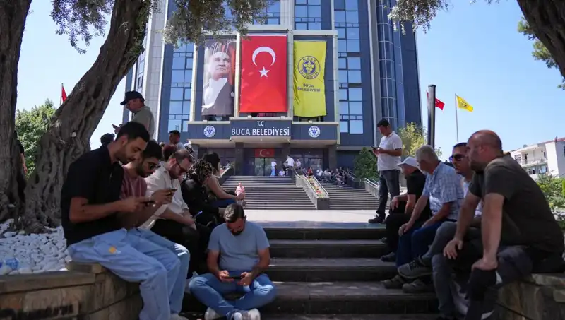İşçilerin Mücadelesi: Ücretlerini Alamayanlar Oturma Eylemi Düzenledi