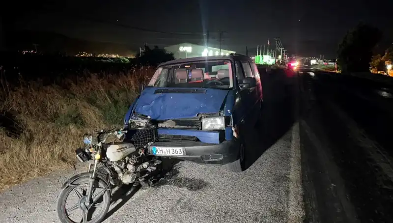 Söke'de Çarpışma! Minibüs Motosiklete Çarptı, 3 Yaralı