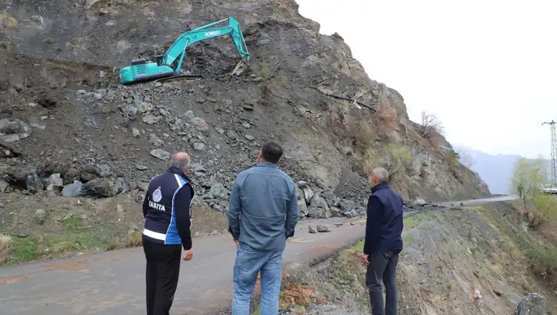Hakkari'de Kaya Düşmelerine Karşı Önlem Alınıyor: Güvenlik Üst Düzeyde!