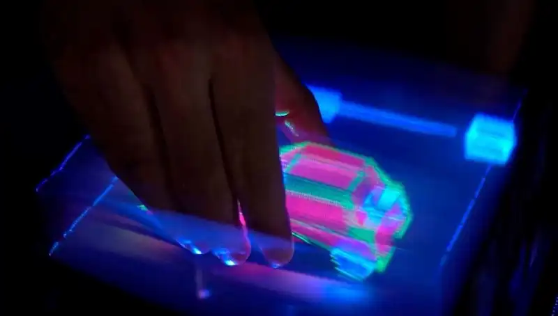 Dünyanın İlk Etkileşimli 3D Hologramı: Geleceğin Teknolojisi ile Tanışın!