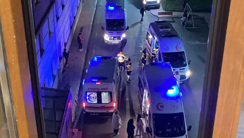 Akşam Yemeği Kabusu: 53 Öğrenci Hastaneye Kaldırıldı!