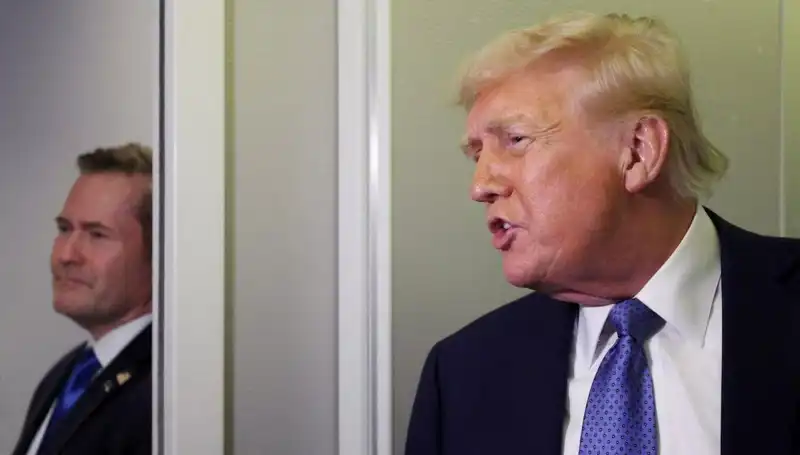 Trump'ın Sızdırılan Planları Sonrasında Mike Waltz'ı Görevden Alması Şaşırttı