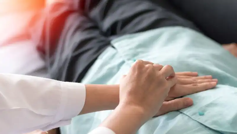 Doktora Gitti, 1 Yıl Ömrü Kaldığını Öğrendi: Vücudundaki Tek Belirtiyle Şok Oldu!