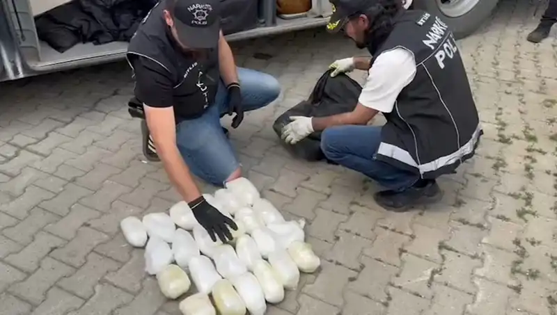 Yolcu Valizinden Çıkan 13 Kilo Metamfetamin Sarsıntısı