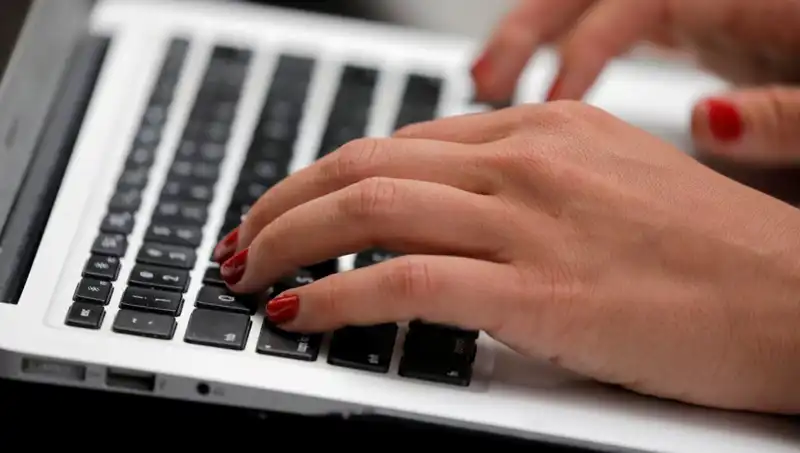 Kapalı Laptop Mikrofonları: Gizliliğinizi Tehdit Eden Büyük Tehlike